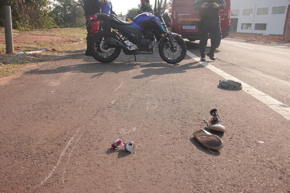 Motociclista atropela e deixa morador de rua ferido na Ernesto Geisel