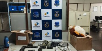 Cão da GCM suspeita de pacote e drogas são encontradas em Correios de Campo Grande