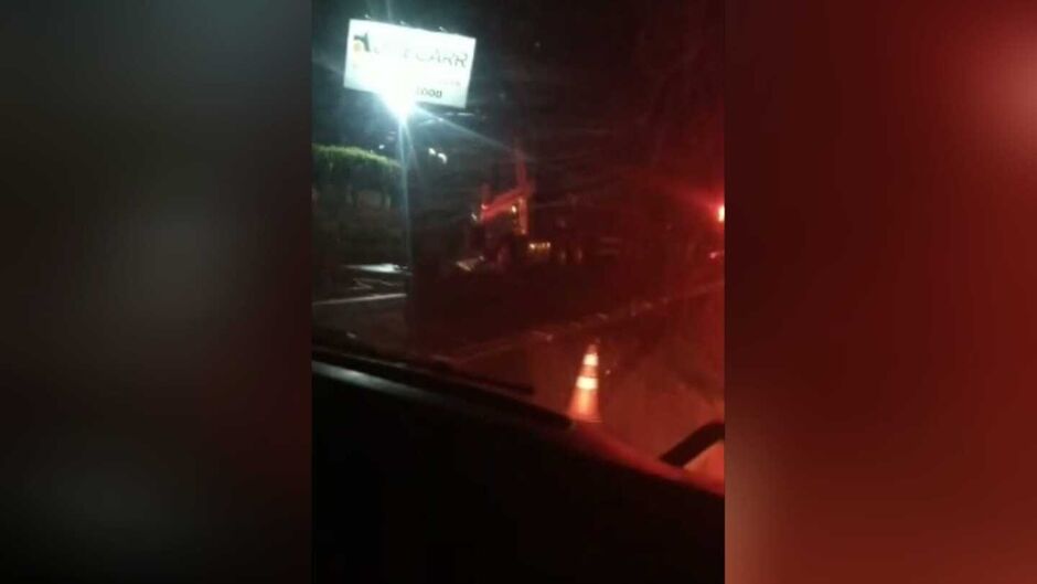 Acidente entre carro e carreta termina em morte em Campo Grande