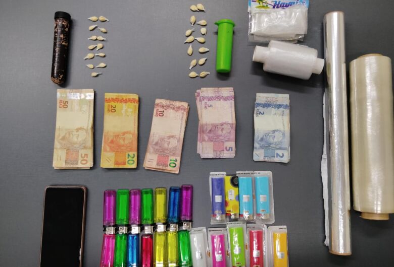 Polícia cumpre 28 mandados de busca e apreensão e prende cinco pessoas durante a operação