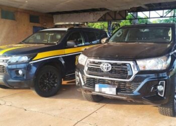 PRF recupera Toyota Hilux com placas falsas em Nova Andradina