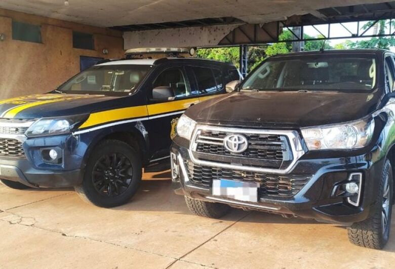 PRF recupera Toyota Hilux com placas falsas em Nova Andradina