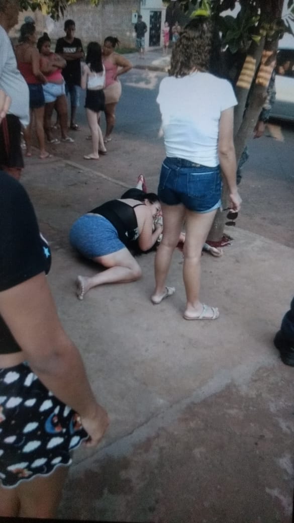 Mulher é baleada no pescoço e socorrida para a Santa Casa de Campo Grande