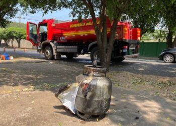 Explosão de botijão de gás deixa cozinha em chamas em Aquidauana