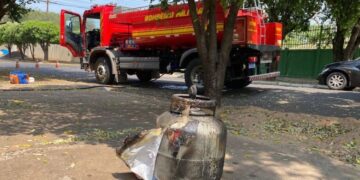 Explosão de botijão de gás deixa cozinha em chamas em Aquidauana