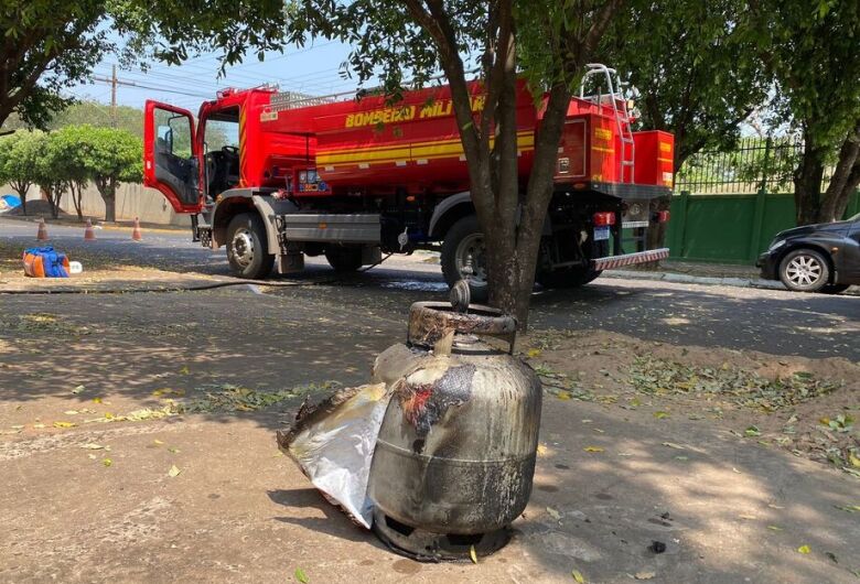 Explosão de botijão de gás deixa cozinha em chamas em Aquidauana