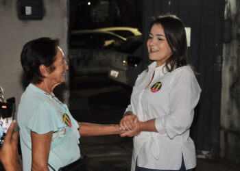 Adriane Lopes apresenta avanços e projetos para transformar Campo Grande em reuniões com moradores do Bandeira