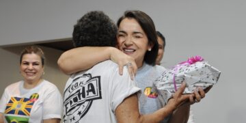 Adriane Lopes foca em políticas para mulheres em campanha pela reeleição
