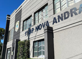 Marido tenta atropelar esposa após ser descoberto em traição