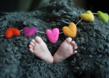 Mãe tenta matar bebê cardiopata afogada em MS