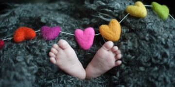 Mãe tenta matar bebê cardiopata afogada em MS