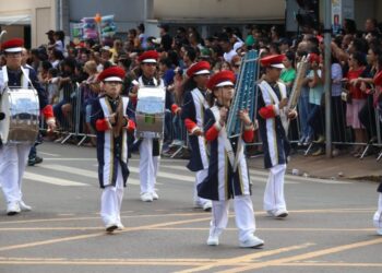 Revista à tropa abre desfile do 7 de setembro; evento tem público esperado de 10 mil pessoas