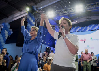 Sebadora Teresa Cristina e primeira dama Mônica Riedel apoiam candidatura de Vanda em evento em Sidrolândia