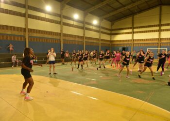 Adriane pontua projetos em bairros e garante que vai ampliar acesso a atividades de lazer e esporte