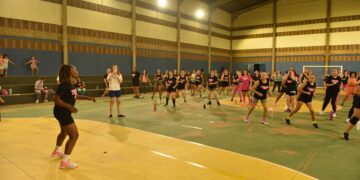 Adriane pontua projetos em bairros e garante que vai ampliar acesso a atividades de lazer e esporte