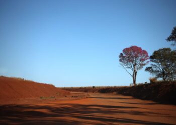 Tempo permanece quente e seco, com umidade relativa do ar entre 5% e 20% nesta quarta-feira