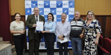 Prefeita Adriane Lopes (PP) recebe demandas e entrega carta de compromisso para o setor imobiliário