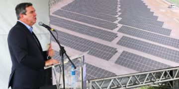 Governador inaugura usina fotovoltaica em Campo Grande e destaca avanços na energia limpa