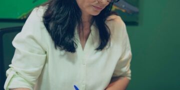 Garantir a educação: Compromisso de Rose Modesto com a proteção das infâncias