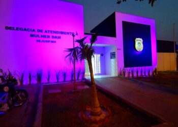 Homem de 65 anos 3tupr4a filha de 15 e ameaça incendiar a casa com ela dentro