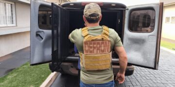 Policiais civis cumprem mandado de prisão contra acusado de estuprar enteadas