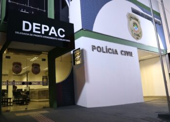 Homem apanha de desconhecida na frente da esposa em festa na Vila Bandeirantes