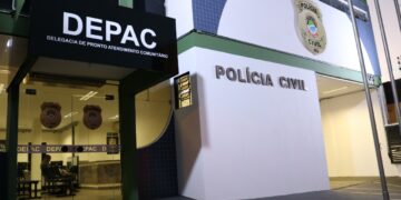 Homem apanha de desconhecida na frente da esposa em festa na Vila Bandeirantes