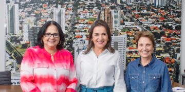 Na reta final da campanha Adriane ganha reforço de Damares e movimento cristão da direita