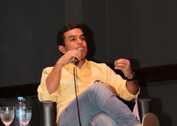 Beto Pereira promete investir em cultura e assina a “Carta da Cultura” durante sabatina do fórum de cultura