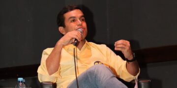 Beto Pereira promete investir em cultura e assina a “Carta da Cultura” durante sabatina do fórum de cultura