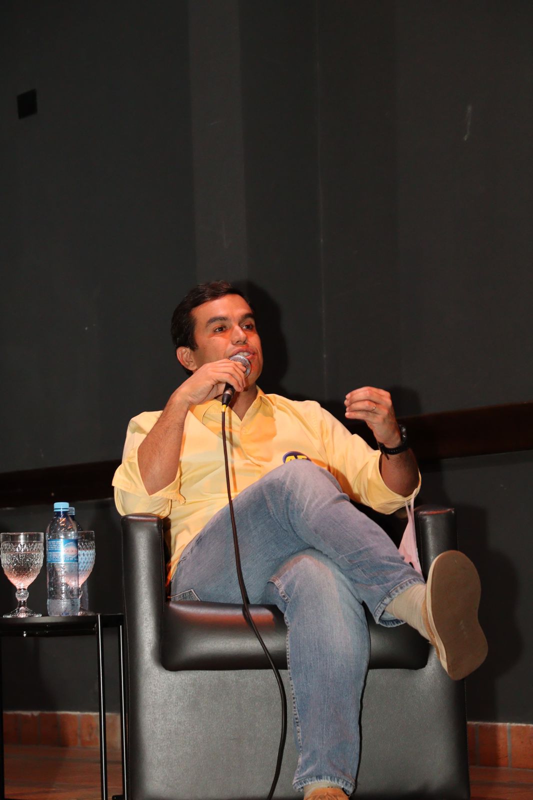Beto Pereira promete investir em cultura e assina a “Carta da Cultura” durante sabatina do fórum de cultura
