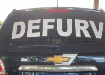 Dois são detidos em oficina de adulteração de veículos em Campo Grande