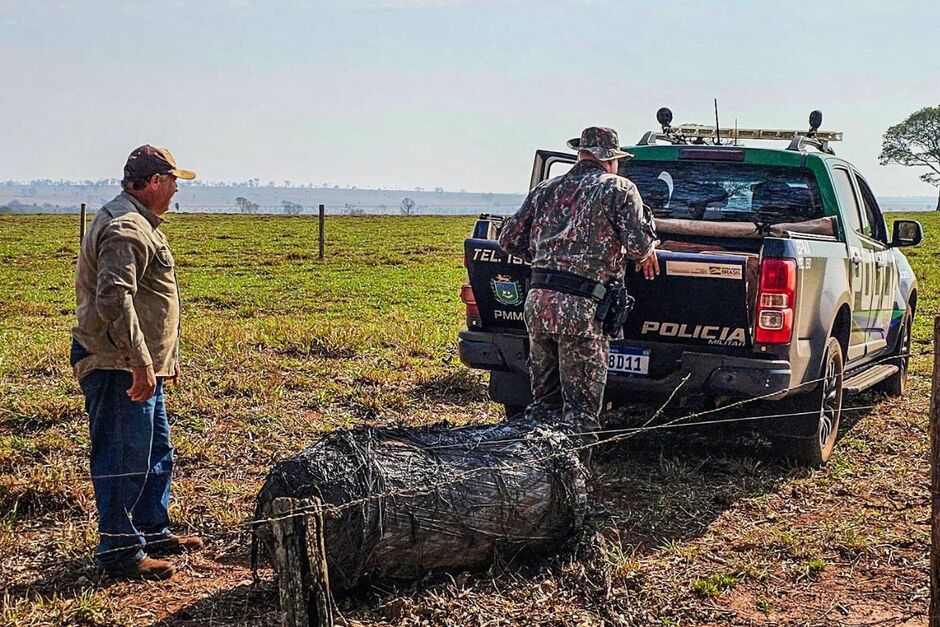 Objeto misterioso cai do céu em fazenda de Naviraí