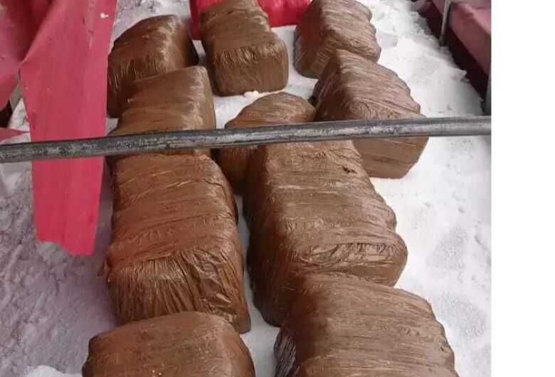 Polícia apreende 518kg  de drogas em carreta boliviana e prende casal em Aquidauana