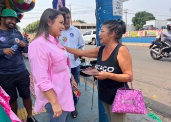 Prefeita Adriane realiza caminhada no Imbirussu e enfatiza avanços e projetos futuros