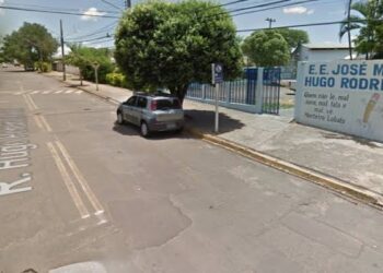 Vídeo: bebedouros sem água castigam alunos em escola da Capital