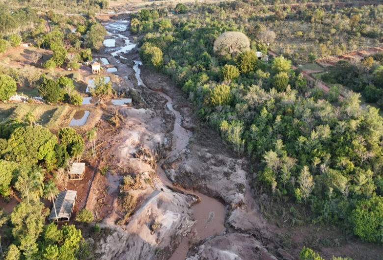 Justiça decide bloquear R milhões de companhia após colapso de barragem