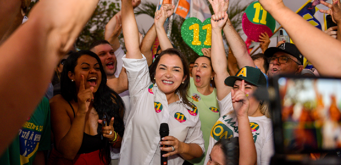 Prefeita Adriane Lopes mobiliza multidão em adesivaço para reeleição