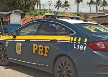 Com licenciamento atrasado, motorista abandona filho de 3 anos durante fiscalização da PRF