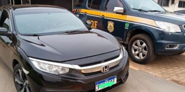 PRF recupera veículo roubado com placas falsas em Bataguassu