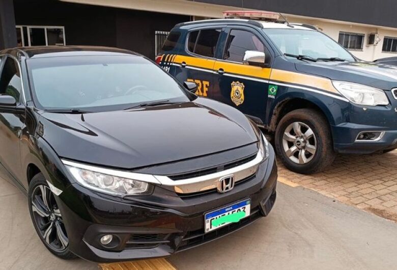 PRF recupera veículo roubado com placas falsas em Bataguassu