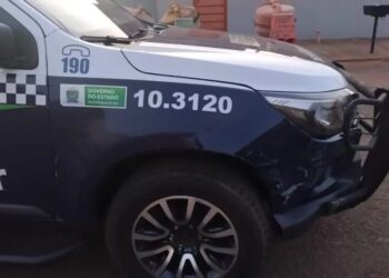 Homem é preso por ameaçar esposa e filha com arma em Rio Brilhante