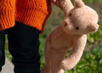 Casal é preso após deixar três crianças sozinhas em casa