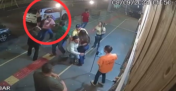 Confusão e tiroteio em boate teriam começado depois de adolescente ter sido expulsa do local