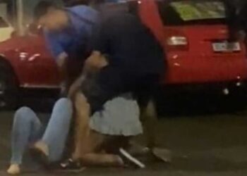 Rinha de rua: Briga com chumaço de cabelo arrancado agita avenida em Campo Grande