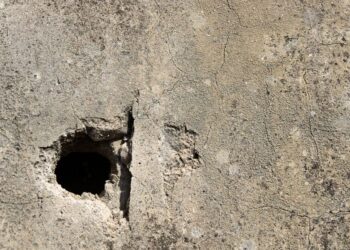 Homem fez 45 buracos em muro para mostrar pênis a vizinha na Vila Moreninha II