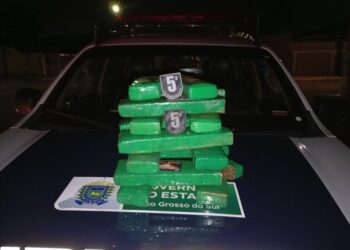 Polícia militar apreende 14 tabletes de maconha em bueiro na Capital