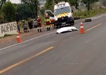 Motociclista atinge dois caminhões e morre na hora na BR-163, na saída para Cuiabá 