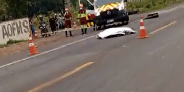 Motociclista atinge dois caminhões e morre na hora na BR-163, na saída para Cuiabá 