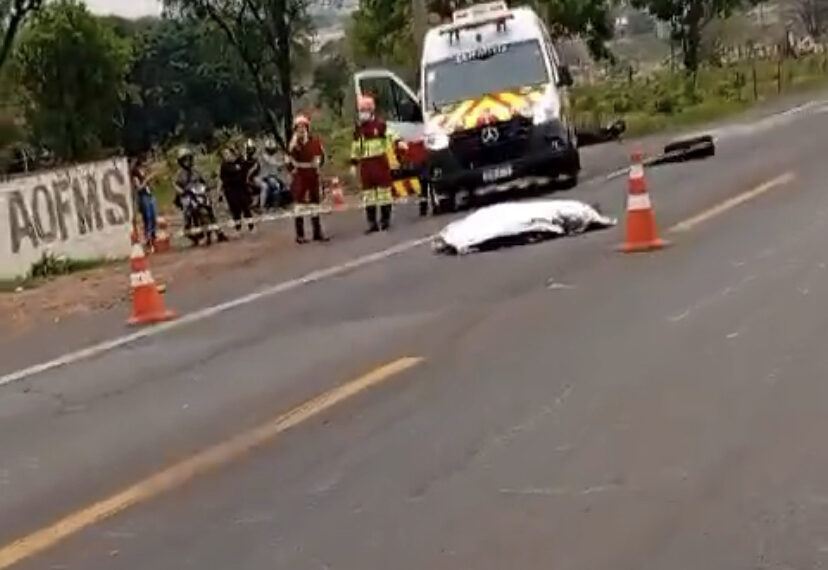 Motociclista atinge dois caminhões e morre na hora na BR-163, na saída para Cuiabá 